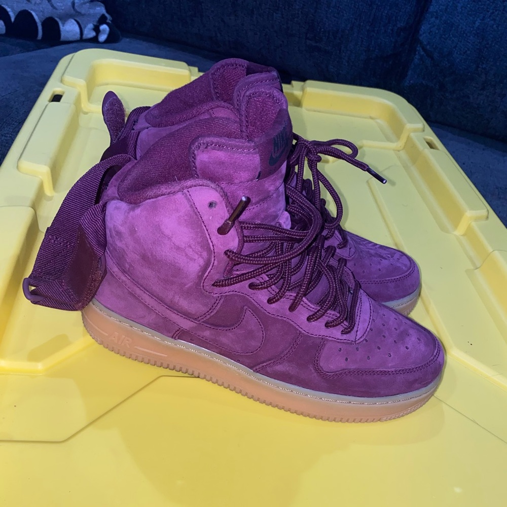 Nikes - Picture 2 of 3